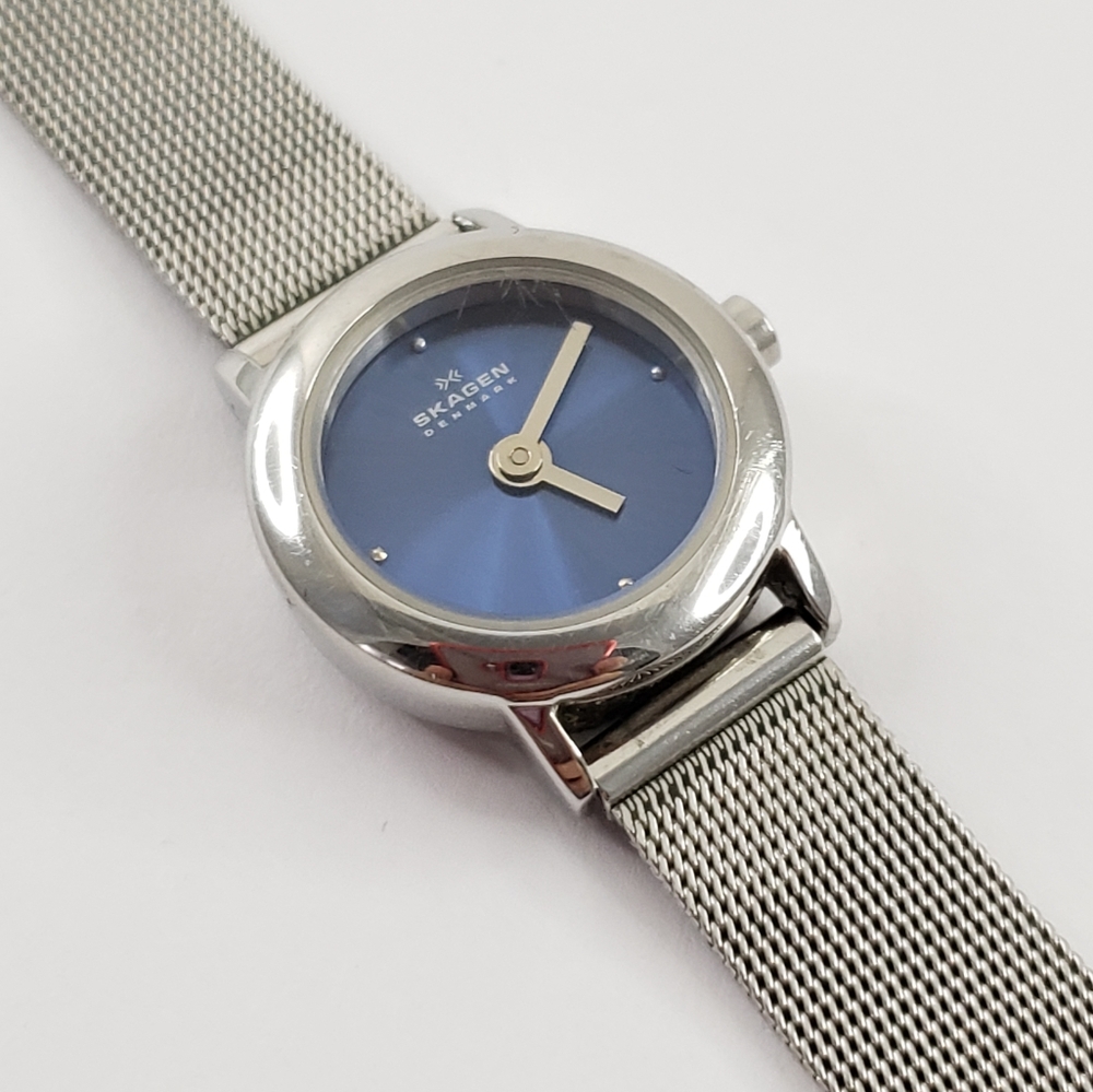 Skagen dress watch blue face mesh band - new battery, works great!